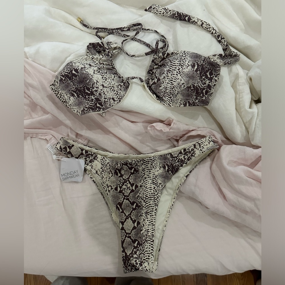 Monday Swimwesr Bikini Top + Bottom